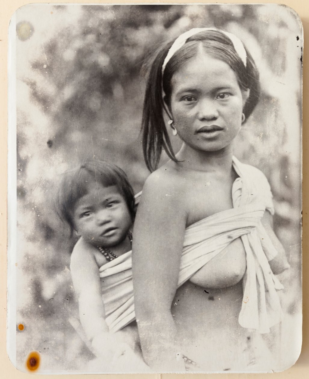 Ifugao mor och barn av Roy Barton