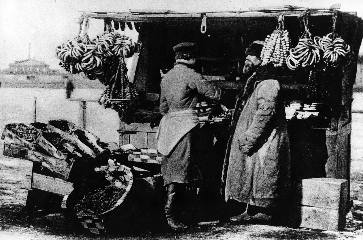 Mat- och råvarustånd, St Petersburg, ca sent C19th av Russian Photographer