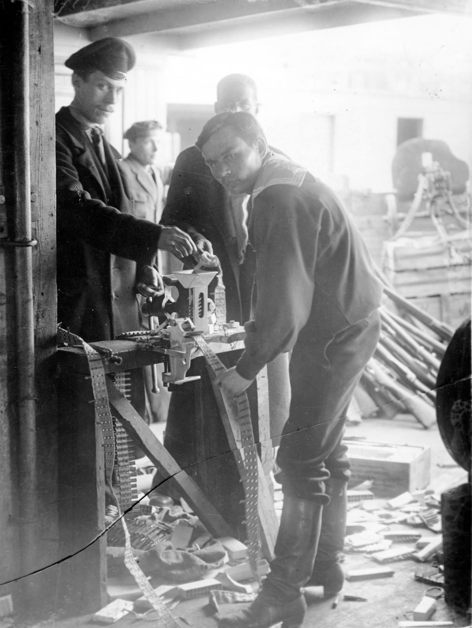 Ammunitionsfabrik, St Petersburg, 1917 av Russian Photographer