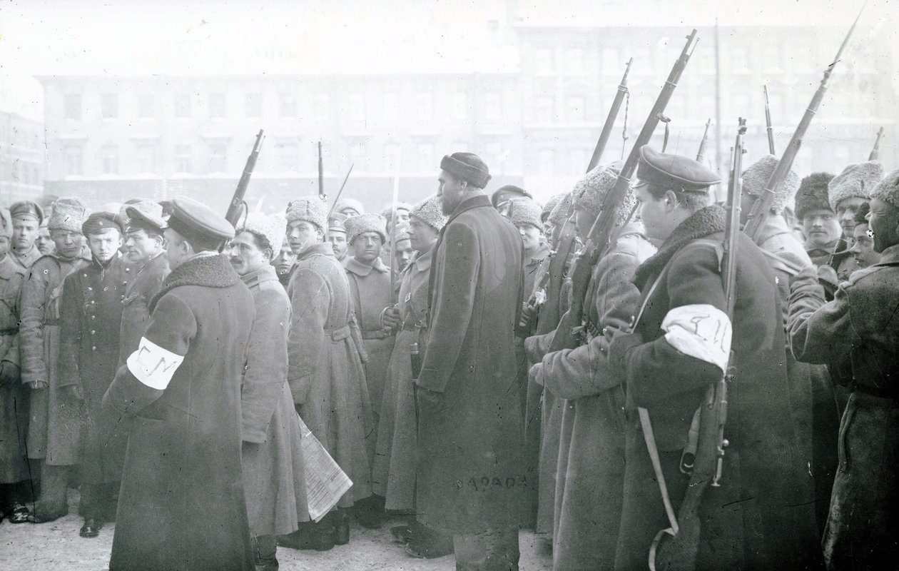 Revolutionär milis arresterar poliser, februari 1917 av Russian Photographer