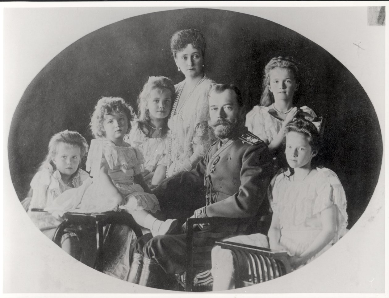 Tsar Nicholas II:s familj (1868-1918) av Russian Photographer