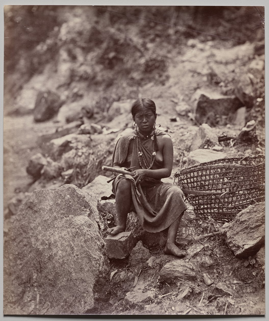 Lepcha Woman (number 1908) av Samuel Bourne