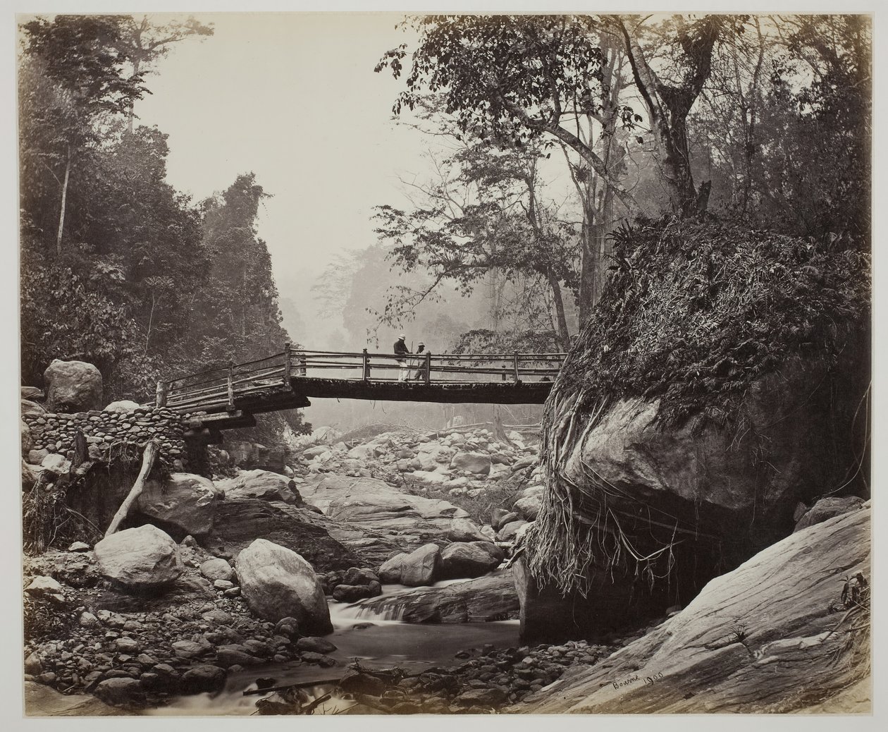 Untitled [spång över en flod], ca. 1865. av Samuel Bourne