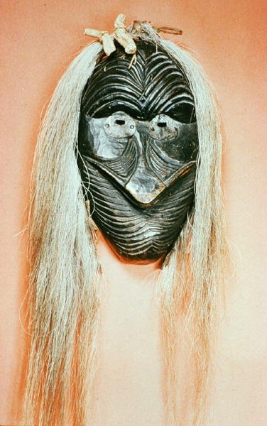 Ceremoniell Mohawk Mask (trä och hår) av School American