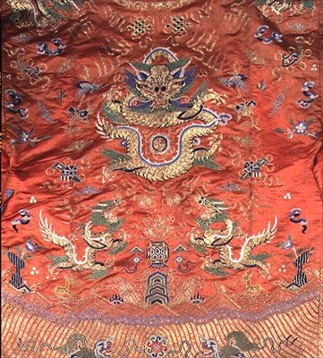 Kinesisk drakrock (broderat terrakottasilke) av School Chinese