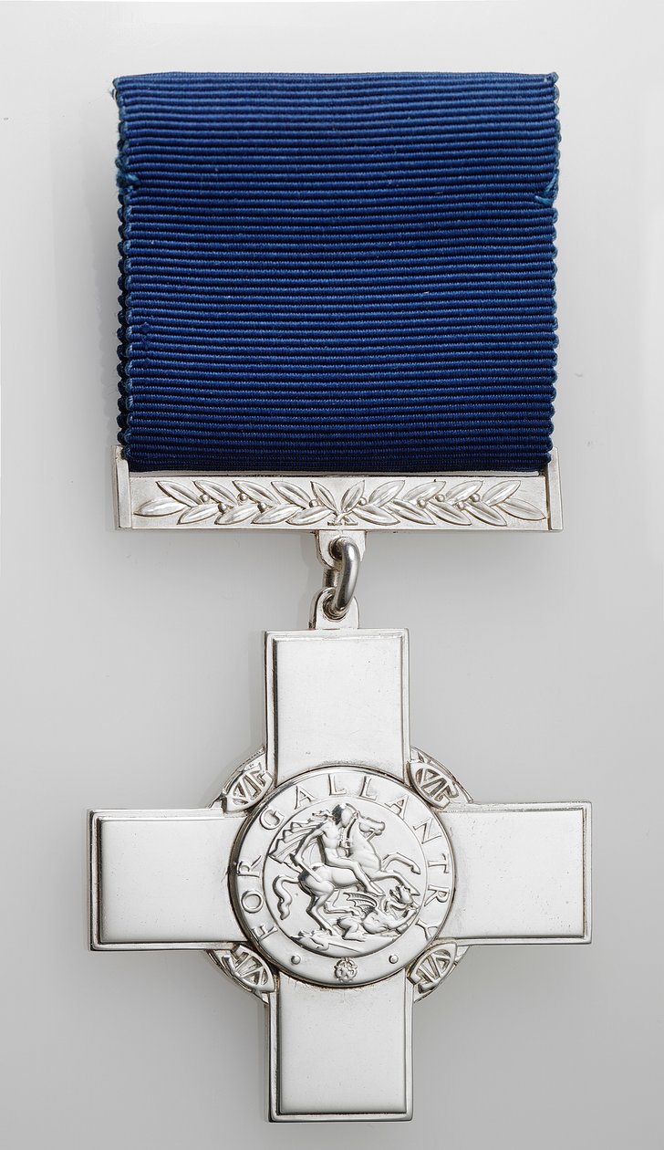 George Cross (silver med sidenband) av School English