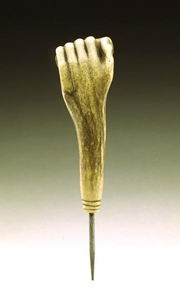 Chamunda, 907-1053 (svart dolerit) av School Indian