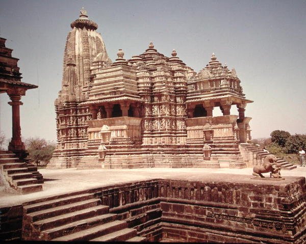Utsikt över Devi Jagadambas tempel av School Indian
