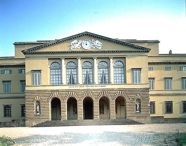Fasadvy (foto) av School Italian