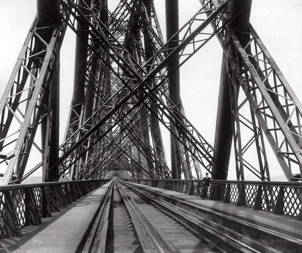 På Forth Bridge, c.1890 av Scottish Photographer