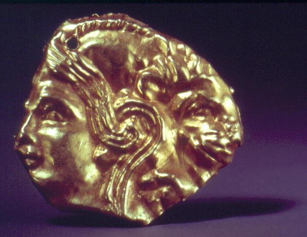 Huvud av en yngling och lejon (guld) av Scythian