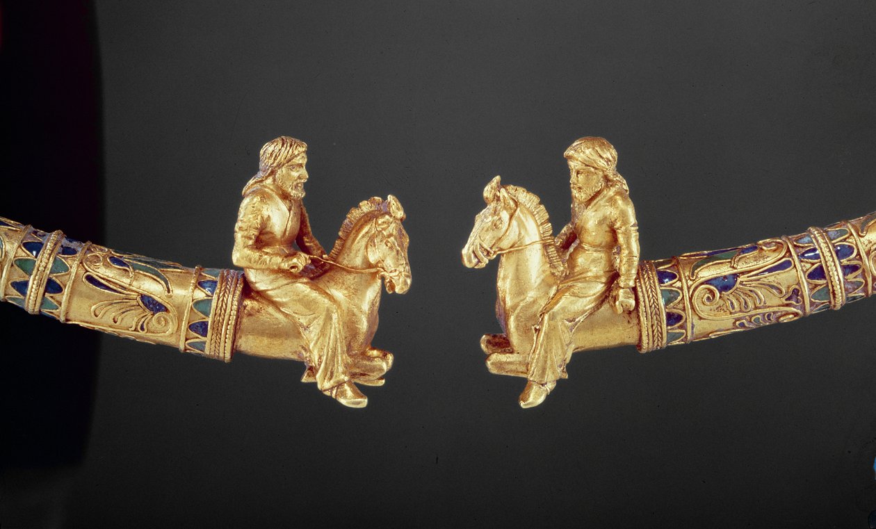 Halsring med spetsar i form av skytiska ryttare (guld) av Scythian