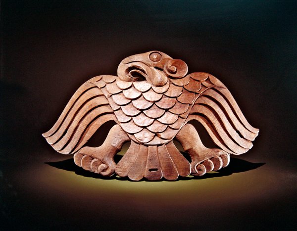 Örnsadelprydnad (trä) av Scythian