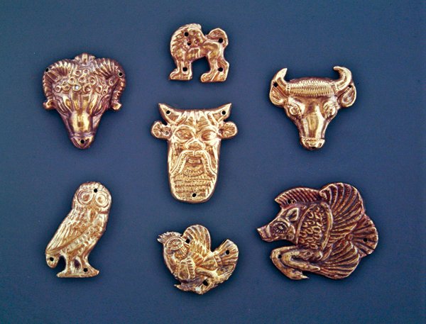 Prydnadsplåtar som visar grekiskt inflytande (guld) av Scythian