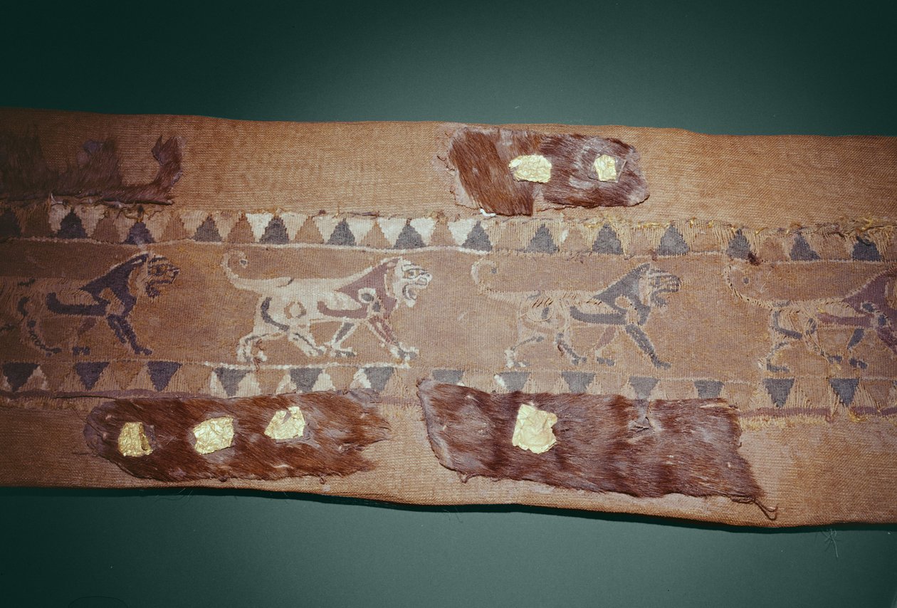 Hästbröstband med lejon (ull och guld) av Scythian