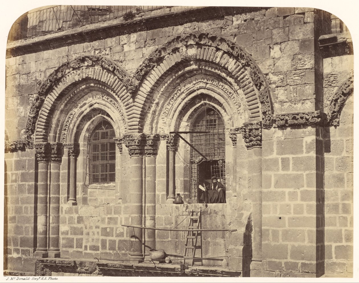 Window in the South Face of the Church of the Holy Sepulchre av Sgt. James M. McDonald