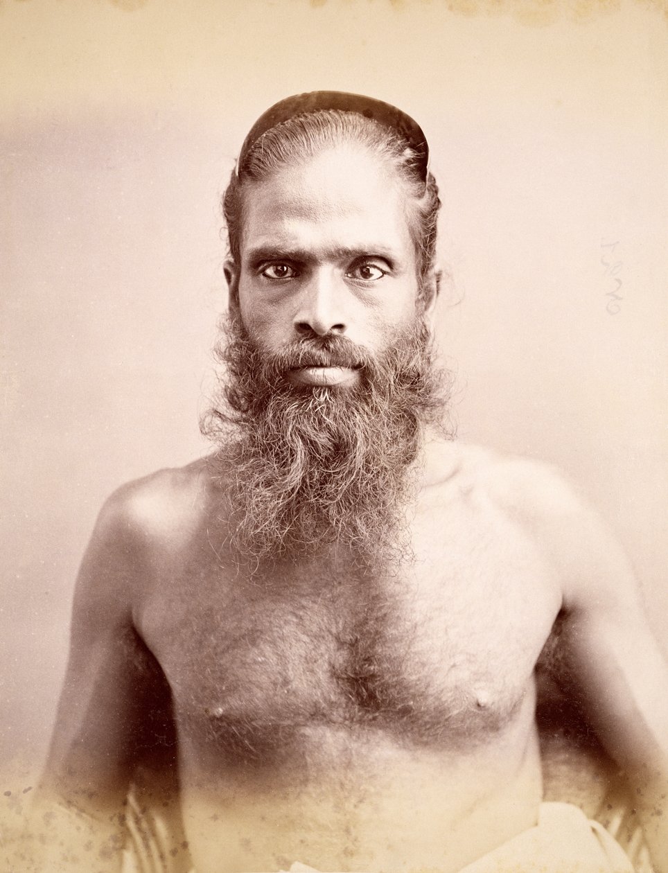 Singalesisk man, publicerad omkring 1880 (albumenprint) av Skeen and Co.