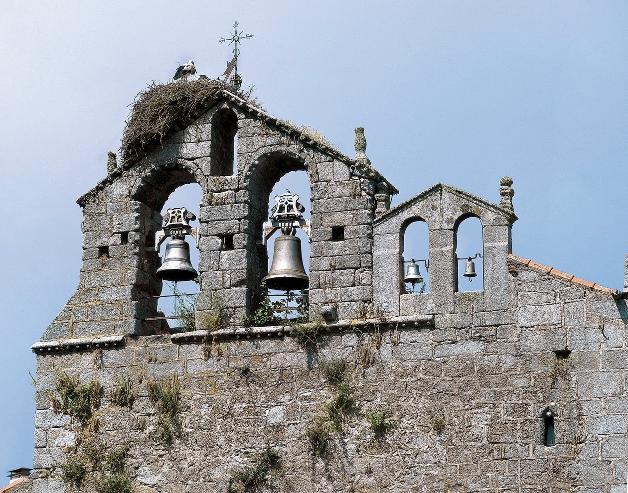 Kyrkan av Assumptionens klockstapel av Spanish School
