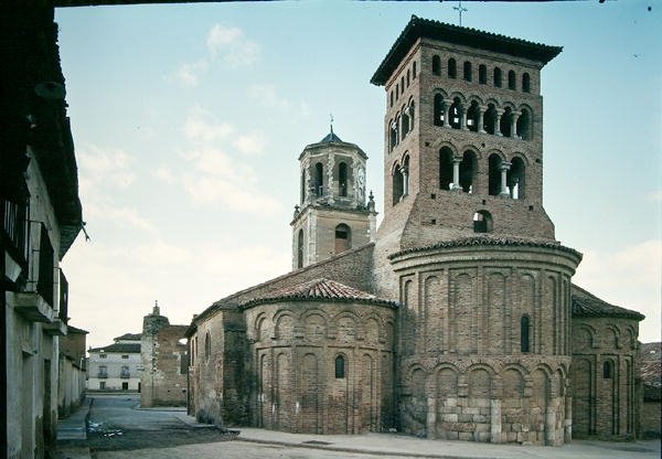 Utsikt över kyrkan San Tirso av Spanish School