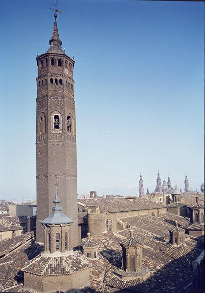 Utsikt över Iglesia de San Pablo av Spanish School