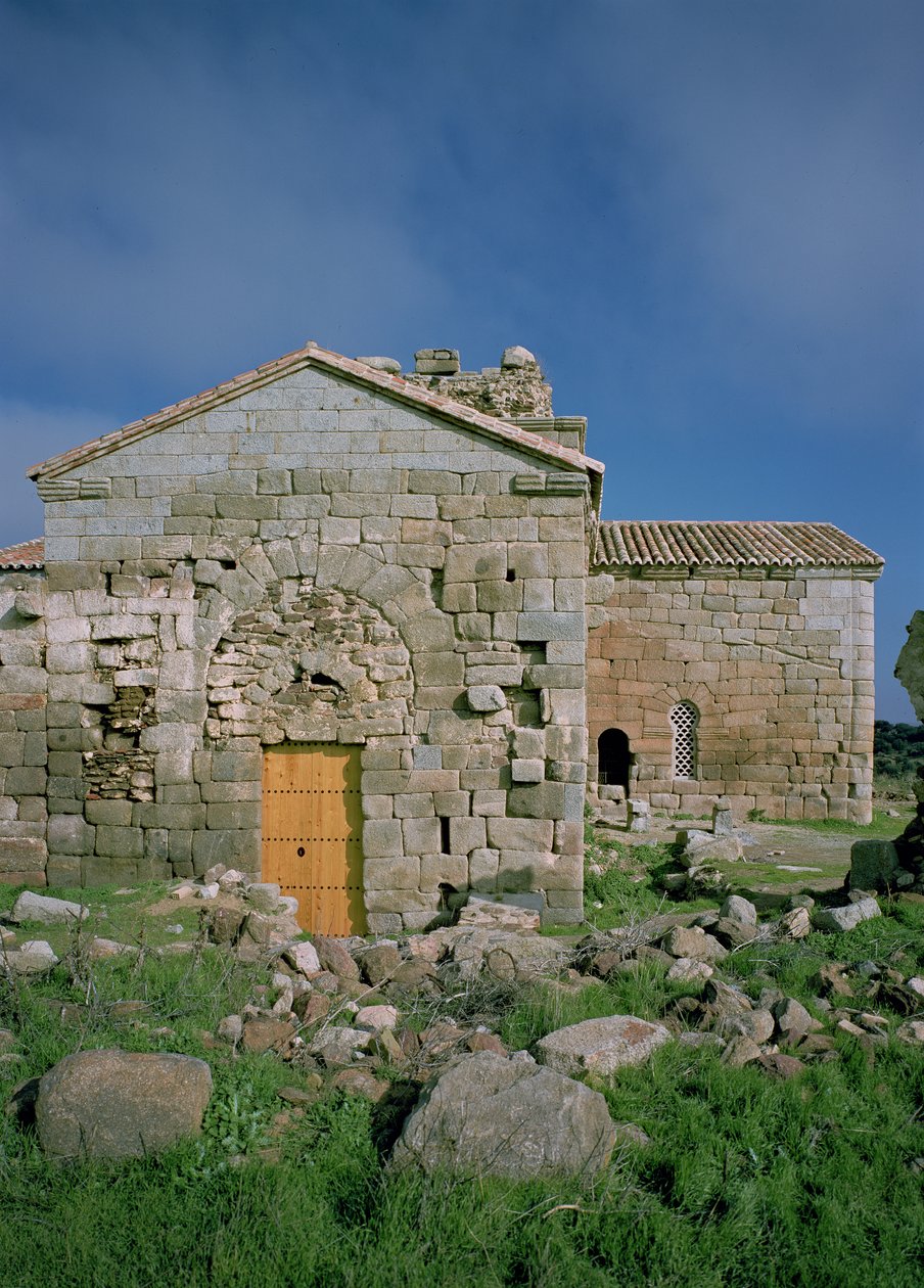 Vy över västra fasaden, byggd c.862-930 av Spanish School