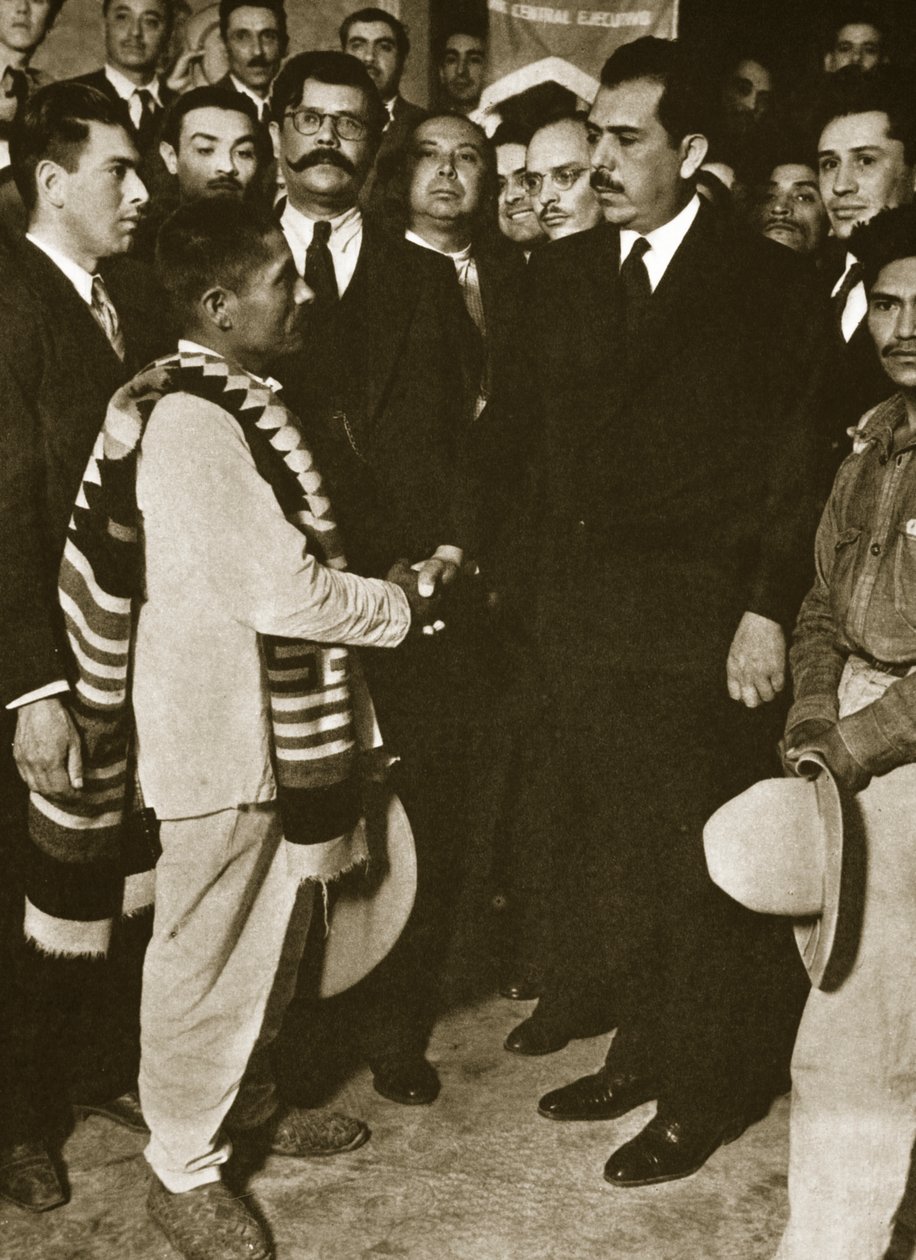Lazaro Cardenas tar emot en indisk delegation, 1930-talet (bw foto) av Steinheimer