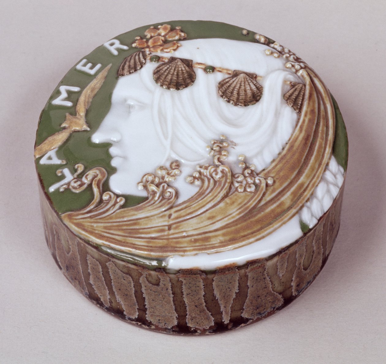 Sevres brevpress, inristad och applicerad reliefdekoration, 1900 (keramik) av Taxile Maximin Doat