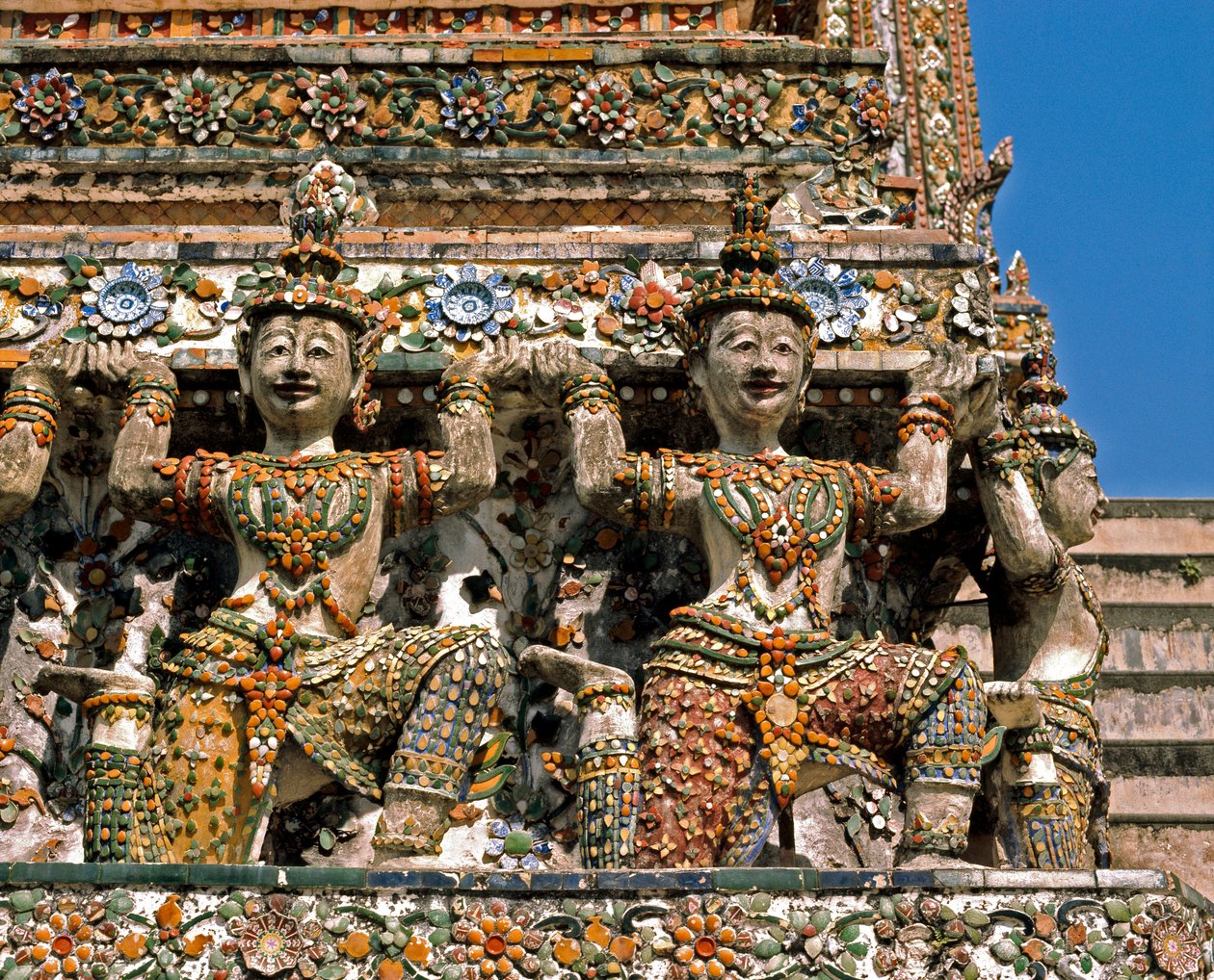 Karyatider av templet Wat Arun av Thai School