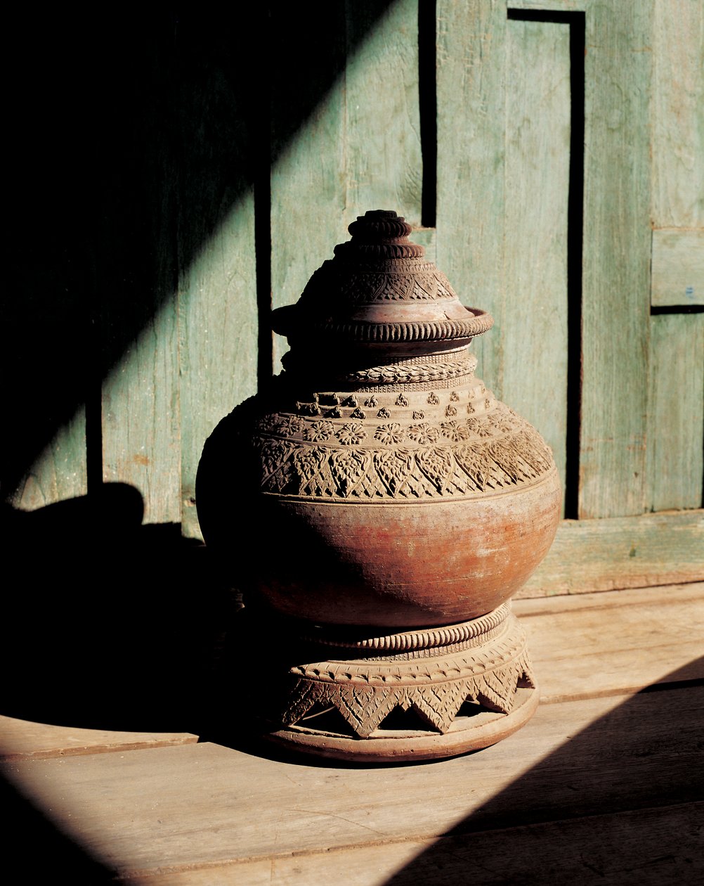 Vattenburk (keramik) av Thai School
