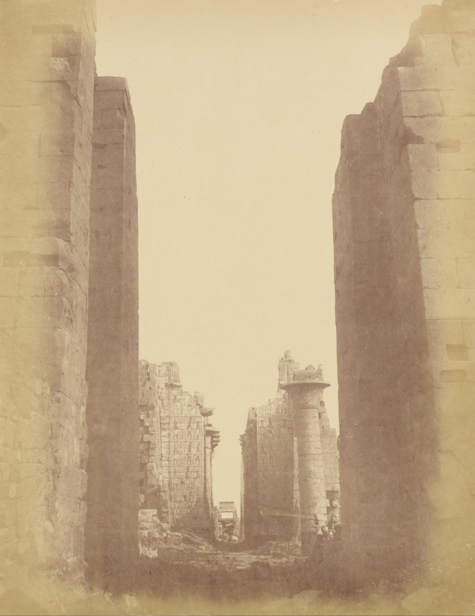 (Karnak, View through the Hypostyle Room) av Théodule Devéria