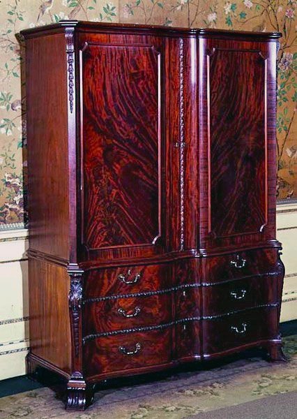 Snidad garderob, 1766 (mahogny) av Thomas Chippendale