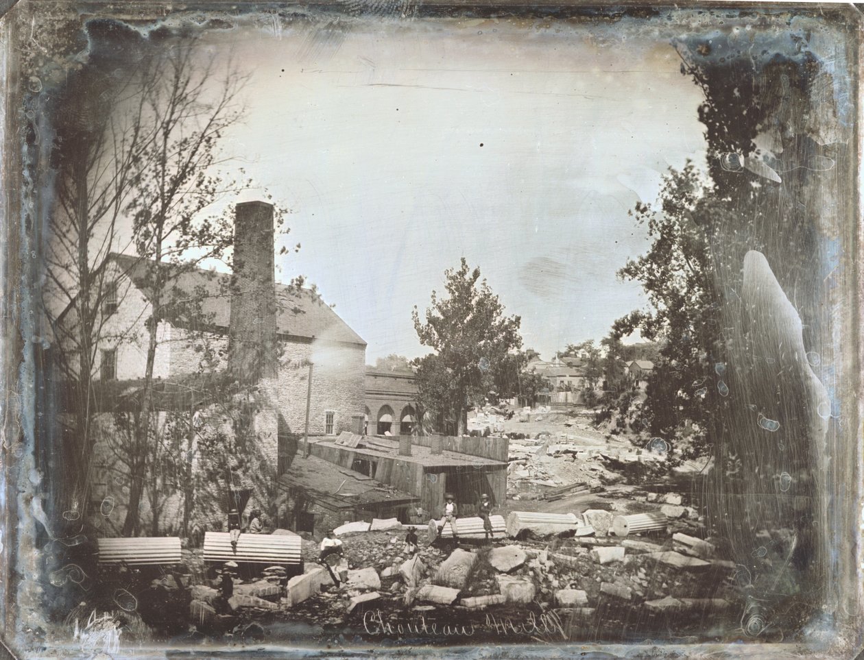 Men seated on rocks and what appears to be architectural columns av Thomas M. Easterly