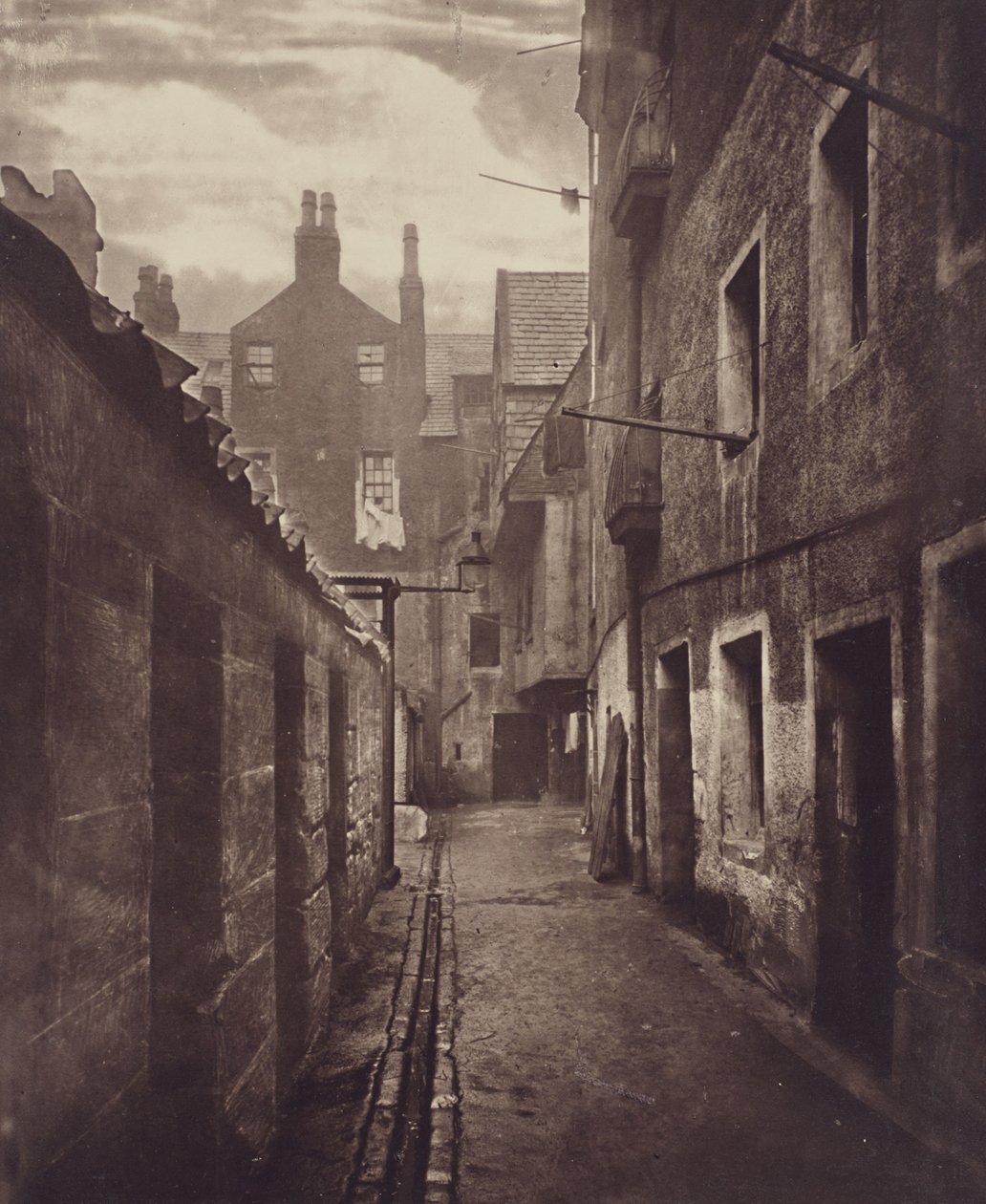 Close, nr 115 High Street. av Thomas Annan