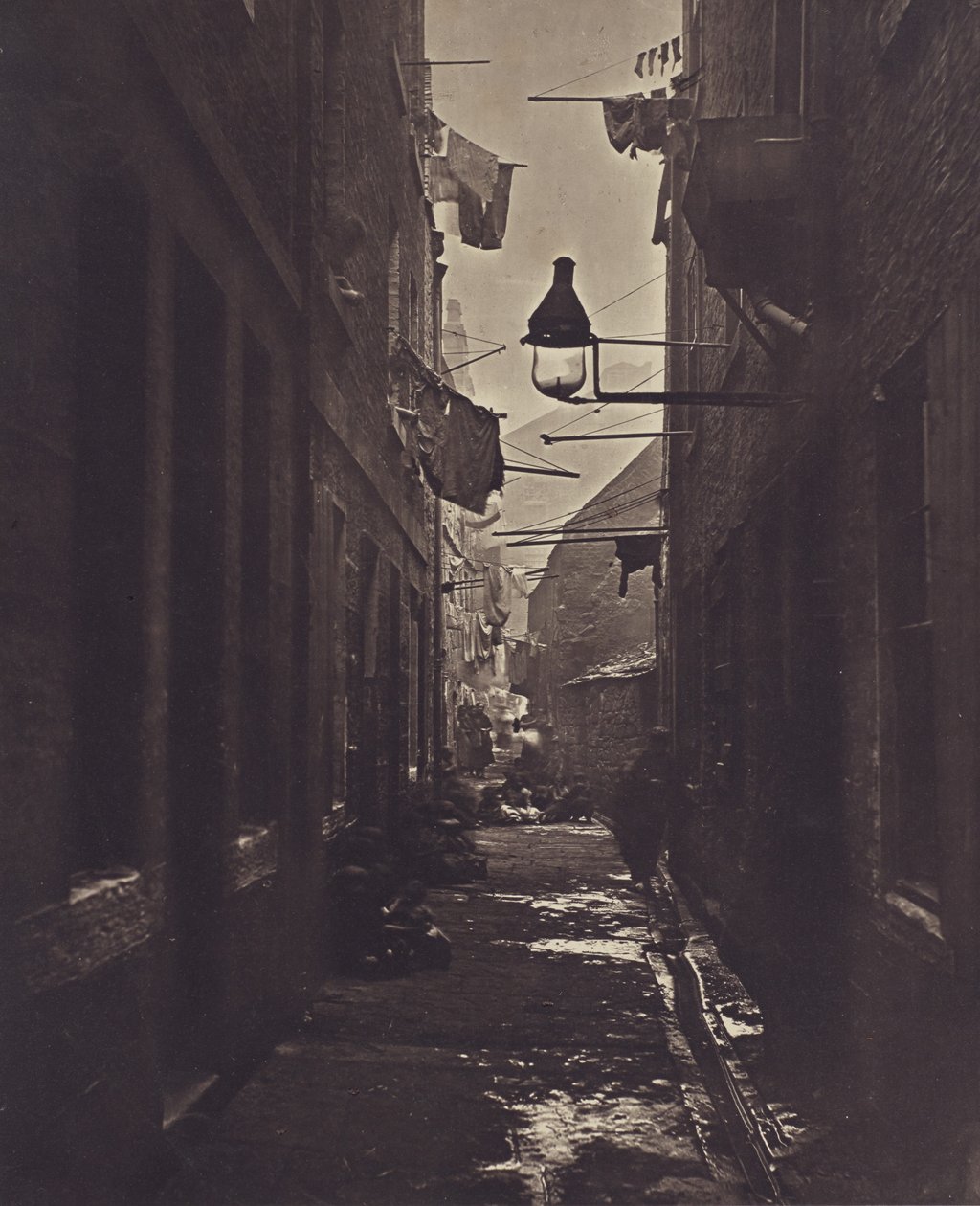 Close, nr 80 High Street. av Thomas Annan