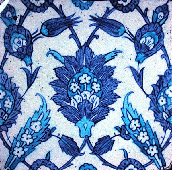 Iznik kakel med blommönster av Turkish School