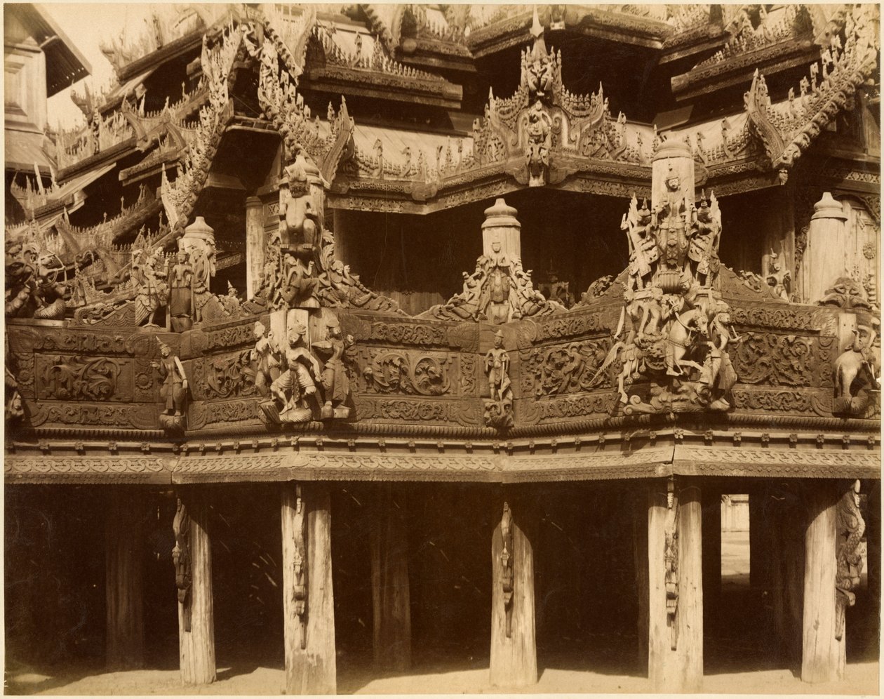Kloster eller pagod, detalj, troligen Mandalay, sent 1800-tal (albumintryck) (bw foto) av Unbekannt Unbekannt