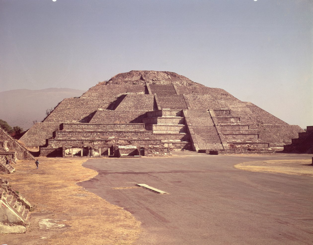 Månens pyramid, byggd omkring 100-350 e.Kr. av Unbekannt Unbekannt