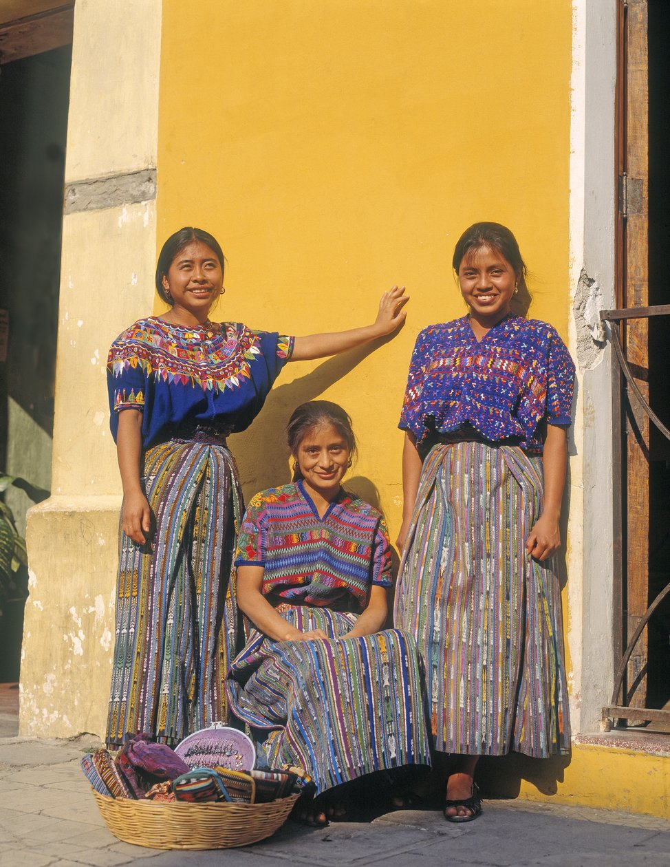 Tre guatemalanska damer av Unbekannt Unbekannt