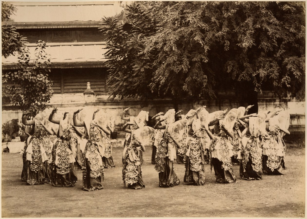Tilslørede dansere i Mandalay, Burma, slutningen af det 19. århundrede (albumin print) swed av Unbekannt Unbekannt