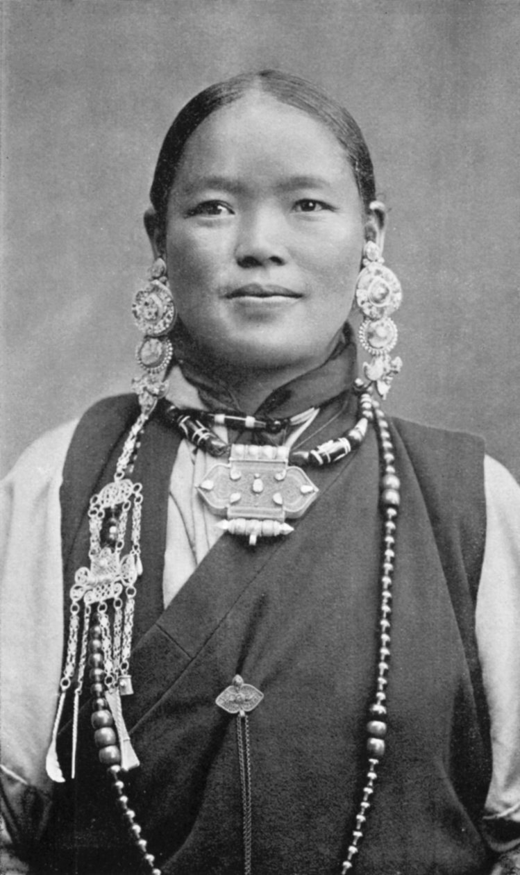 En kvinna från Bhutia, c1910 av Unbekannt