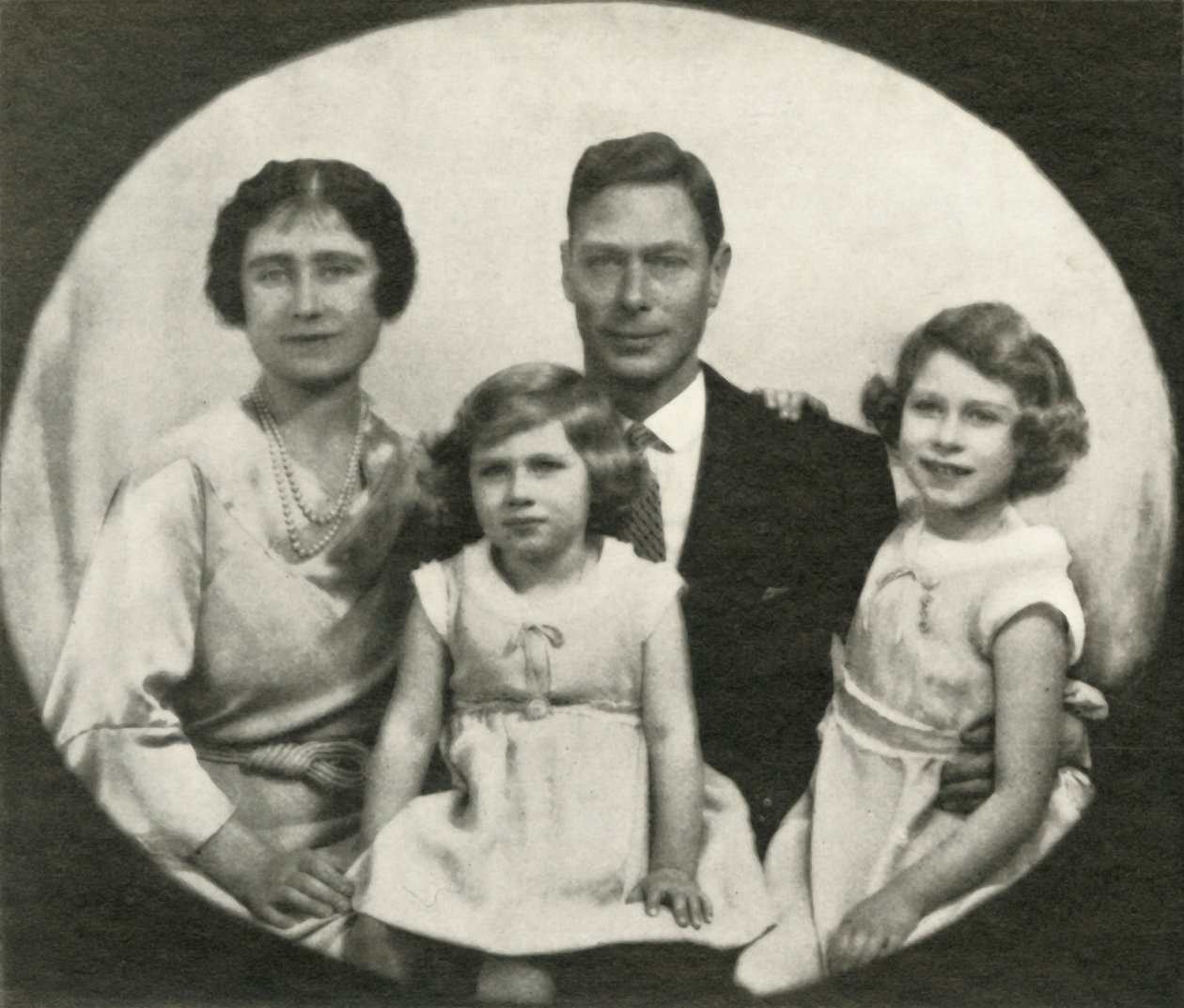 En familjegrupp, c1933, 1937. av Unbekannt