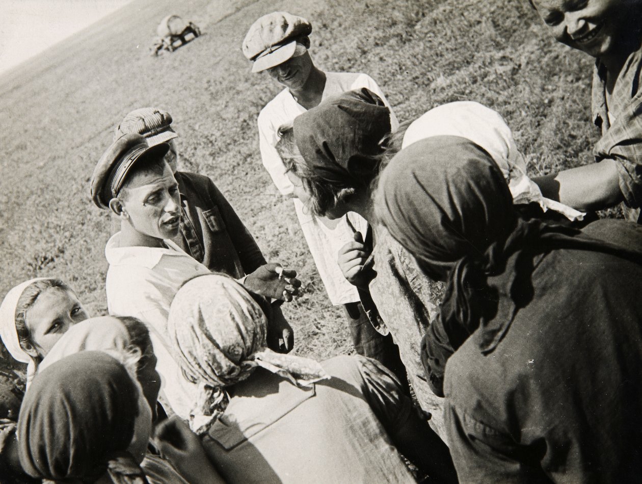 En Kolkhoz-brigad tar en paus, Sovjetunionen, 1931 av Unbekannt