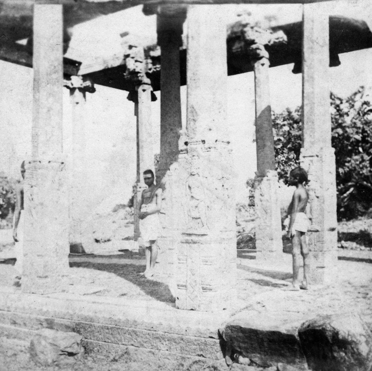 Ett ruinerat tempel nära Madras, Indien, 1874 av Unbekannt