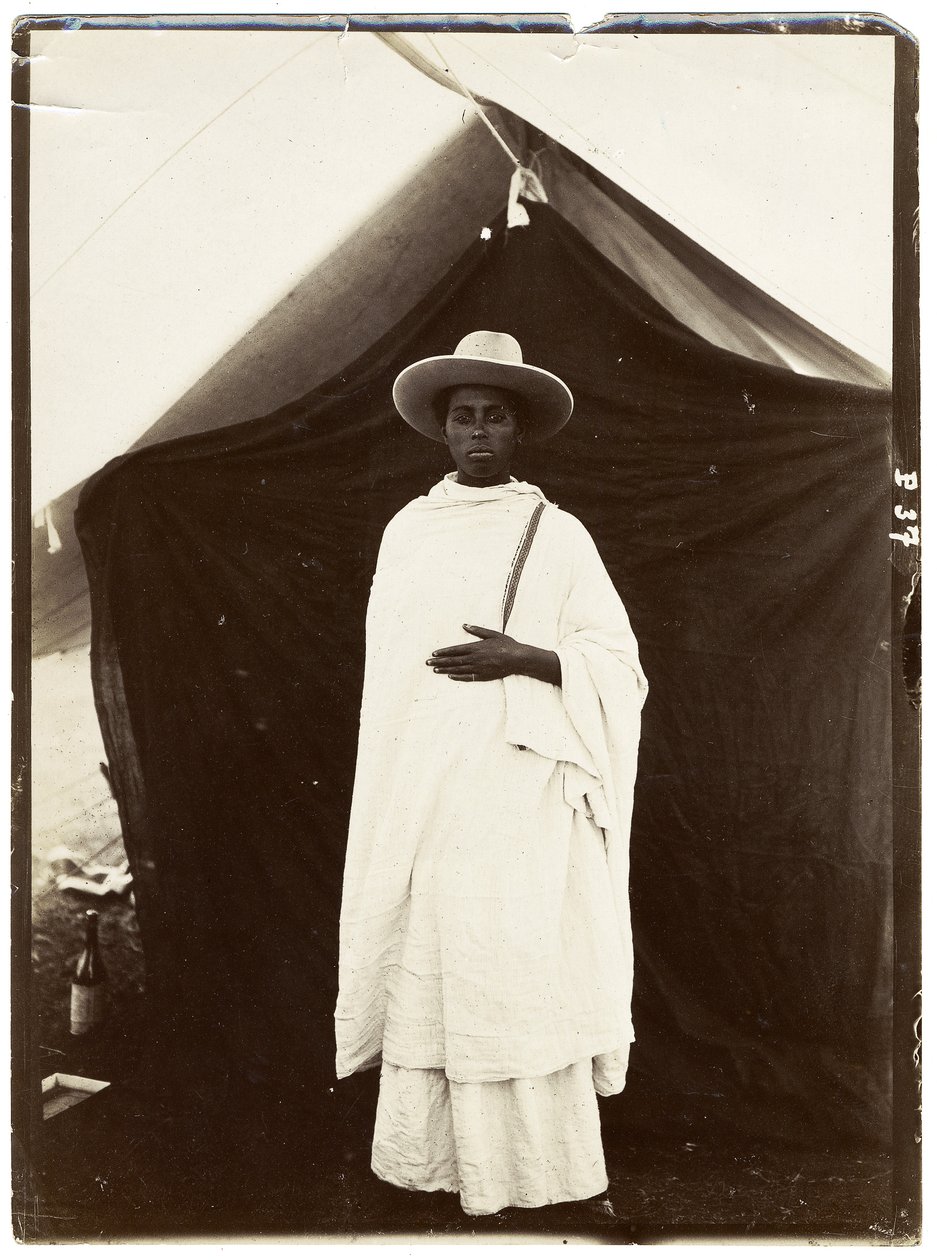 Abessinisk kvinna, ca 1910 (silvertryck av gelatin) av Unbekannt