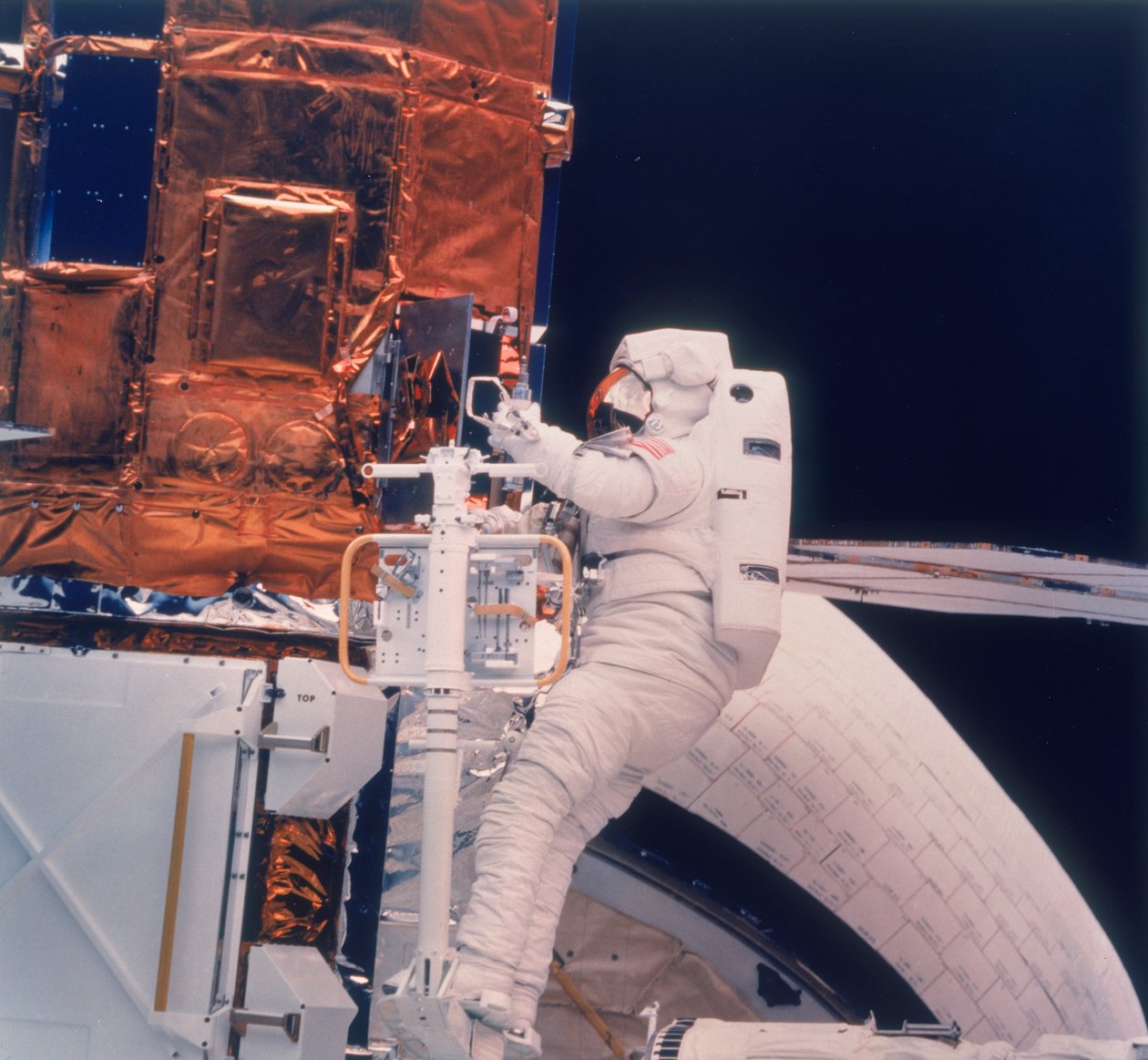 Astronaut på skytteluppdrag 41-C, 1984 av Unbekannt