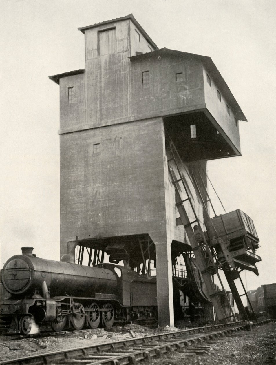 Automatisk kolning vid Hornsey Station, Middlesex, 1935. av Unbekannt