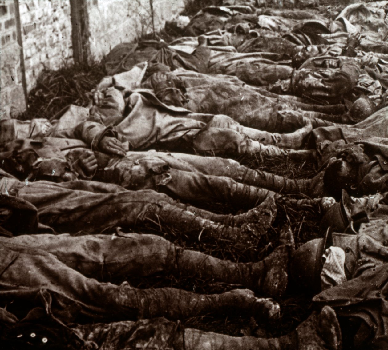 Kropp efter attack, c1914-c1918 av Unbekannt