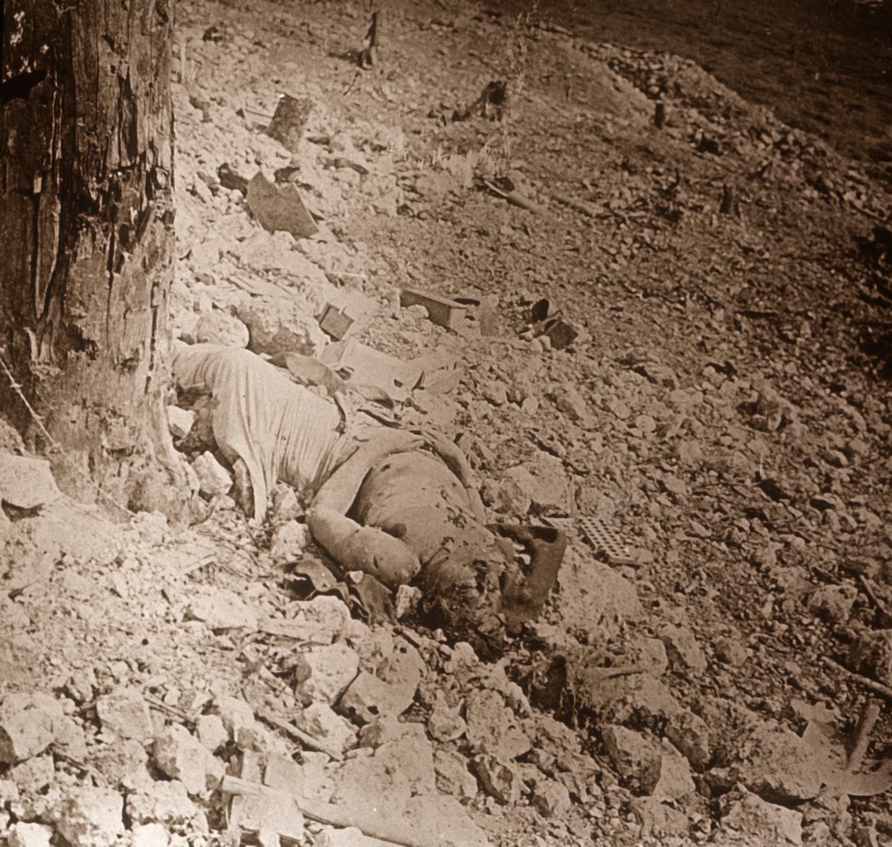 Kropp av död soldat, c1914-c1918 av Unbekannt