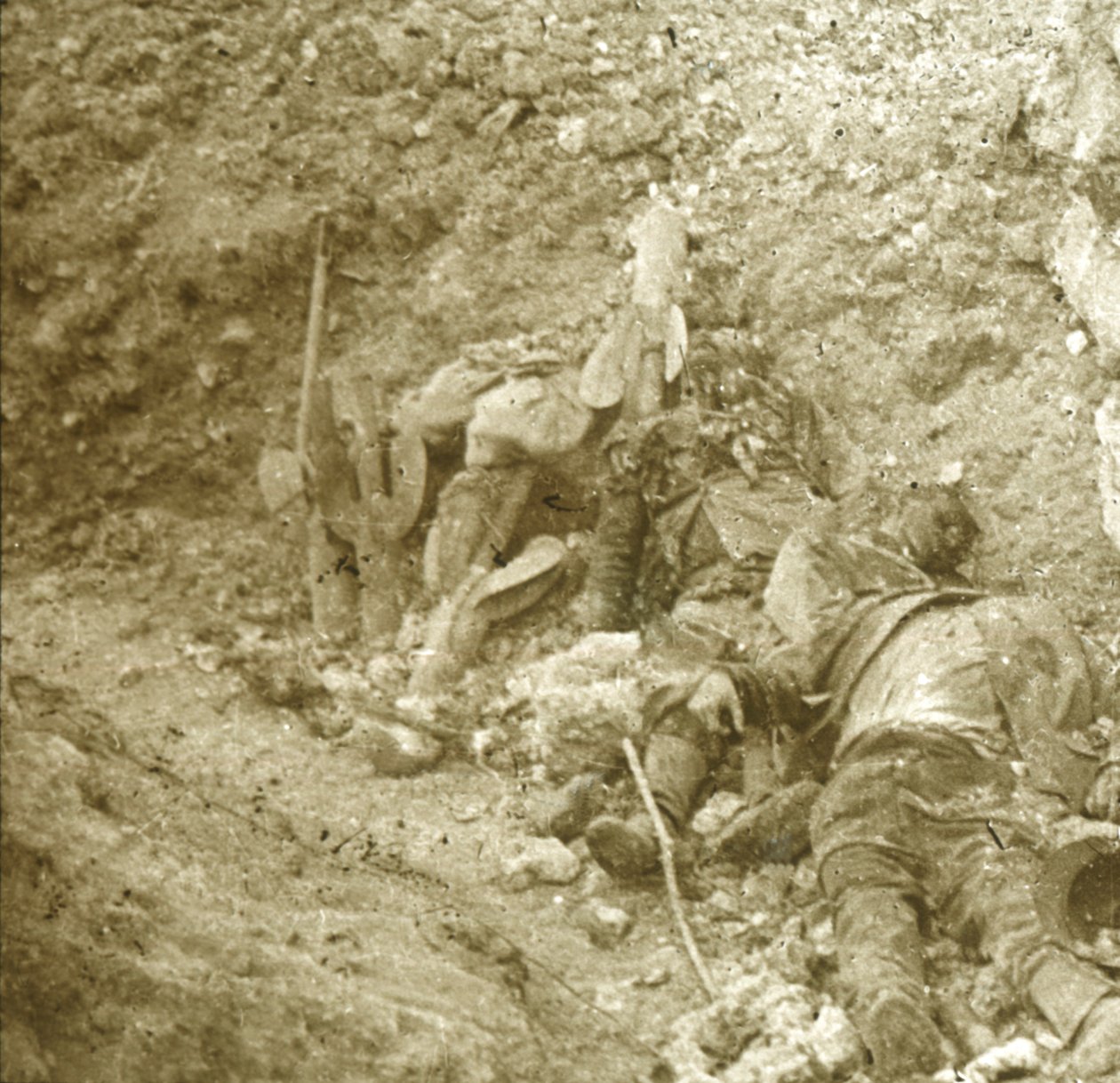 Kropp av död soldat, c1914-c1918 av Unbekannt