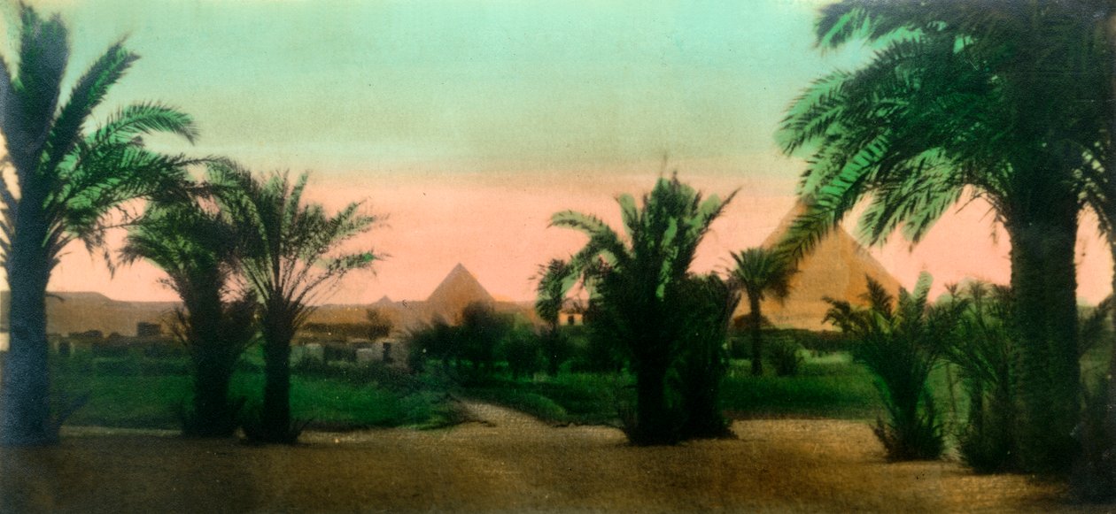 Kairo: By nära Gizeh-pyramiderna, c1918-c1939. av Unbekannt
